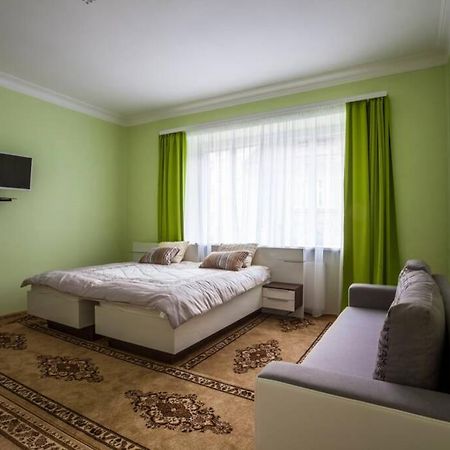 Luxury Air-Conditioned Family Apartment Spitalska Old Town براتسيلافا المظهر الخارجي الصورة