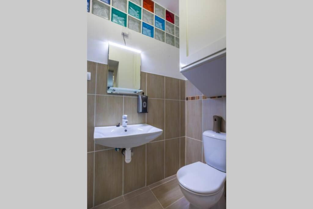 Luxury Air-Conditioned Family Apartment Spitalska Old Town براتسيلافا المظهر الخارجي الصورة