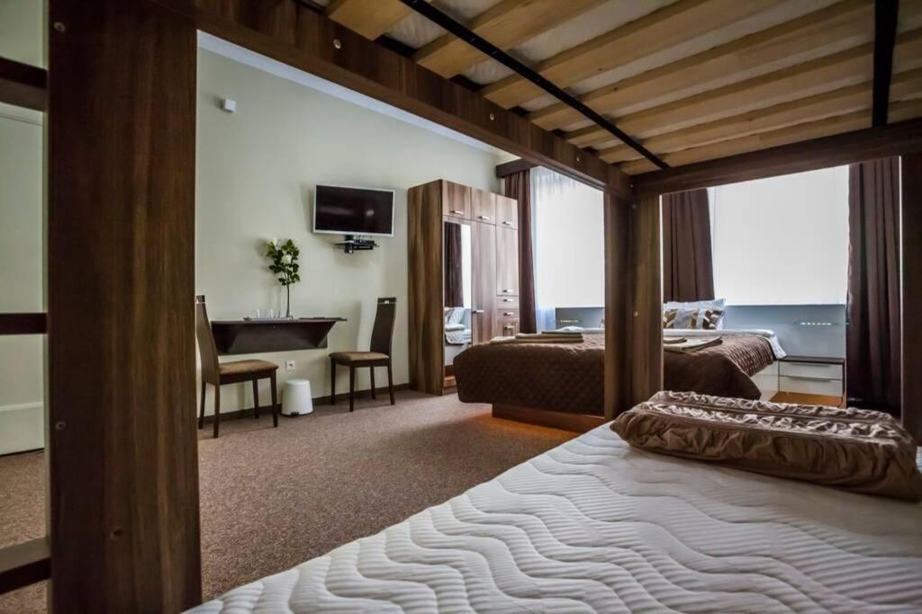 Luxury Air-Conditioned Family Apartment Spitalska Old Town براتسيلافا المظهر الخارجي الصورة
