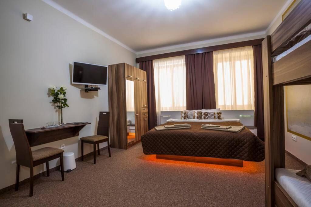 Luxury Air-Conditioned Family Apartment Spitalska Old Town براتسيلافا المظهر الخارجي الصورة